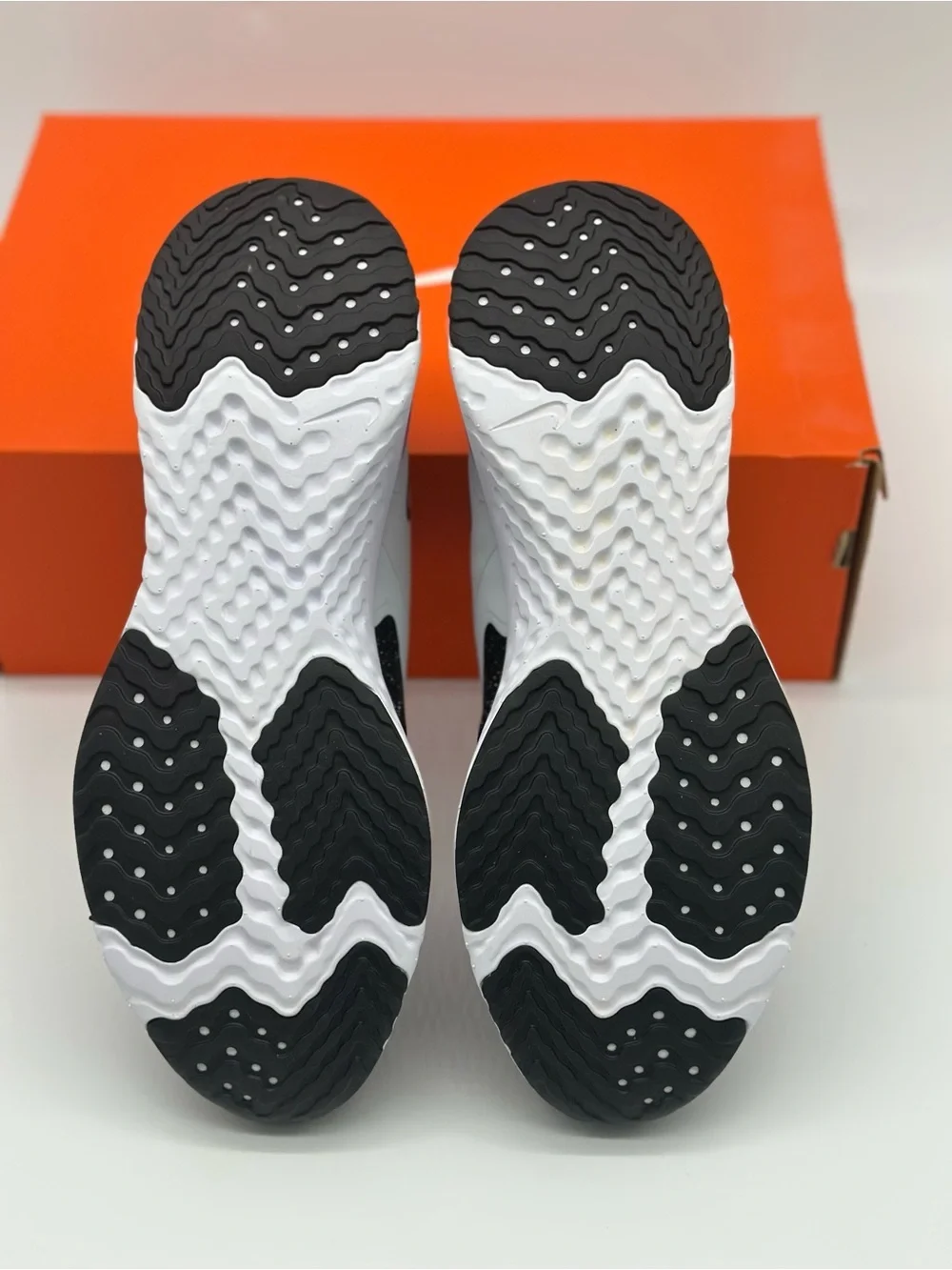 Nike Men's Black, White & Purple Running Sneakers